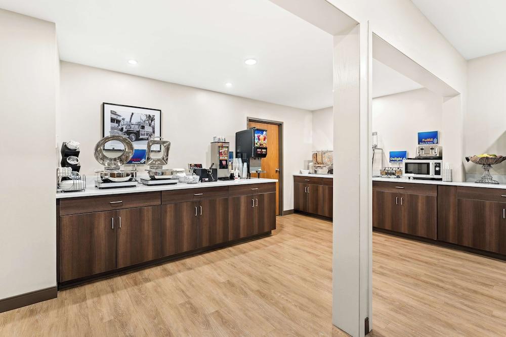 restaurant cafeteria
