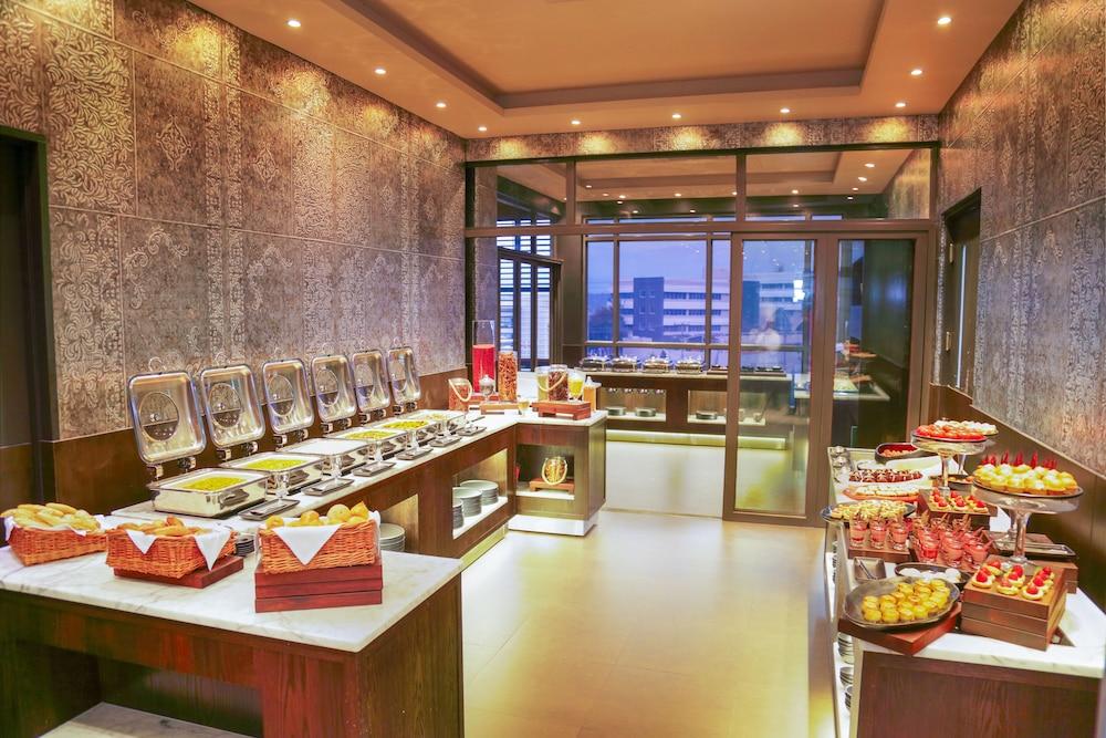 restaurant cafeteria
