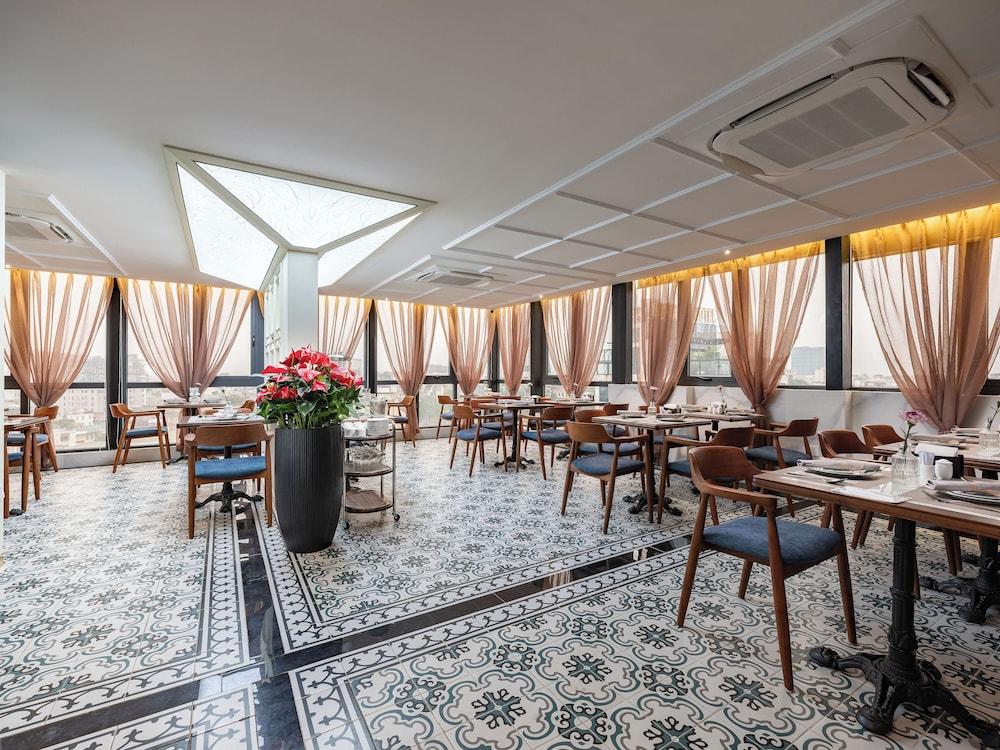 restaurant cafeteria