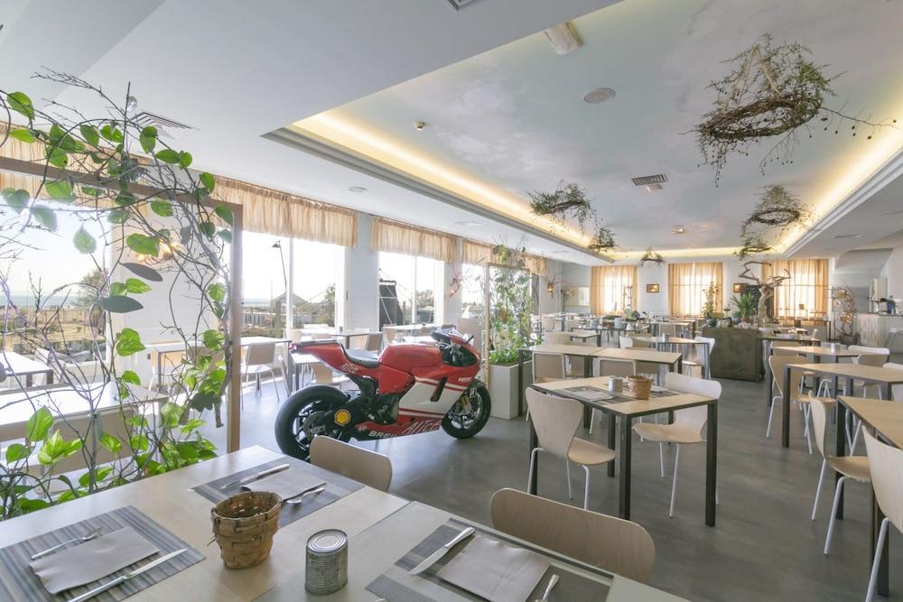 restaurant-cafeteria