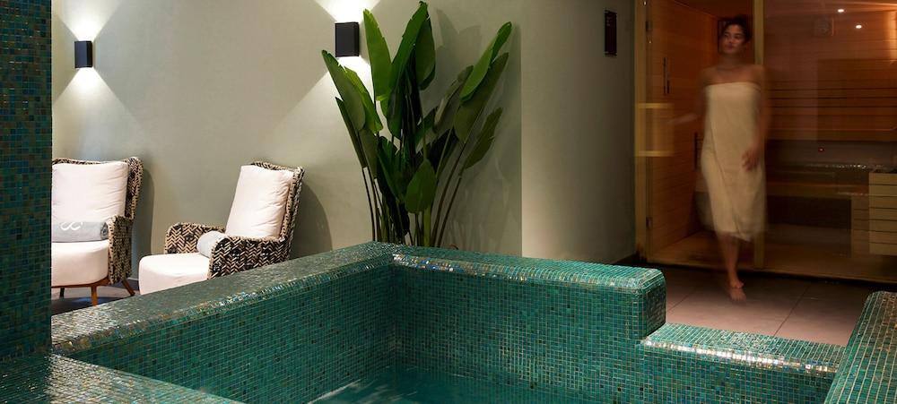 swimming pool spa