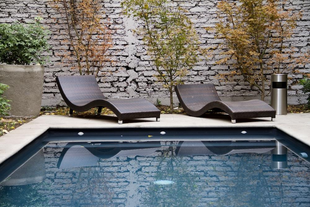 swimming pool spa
