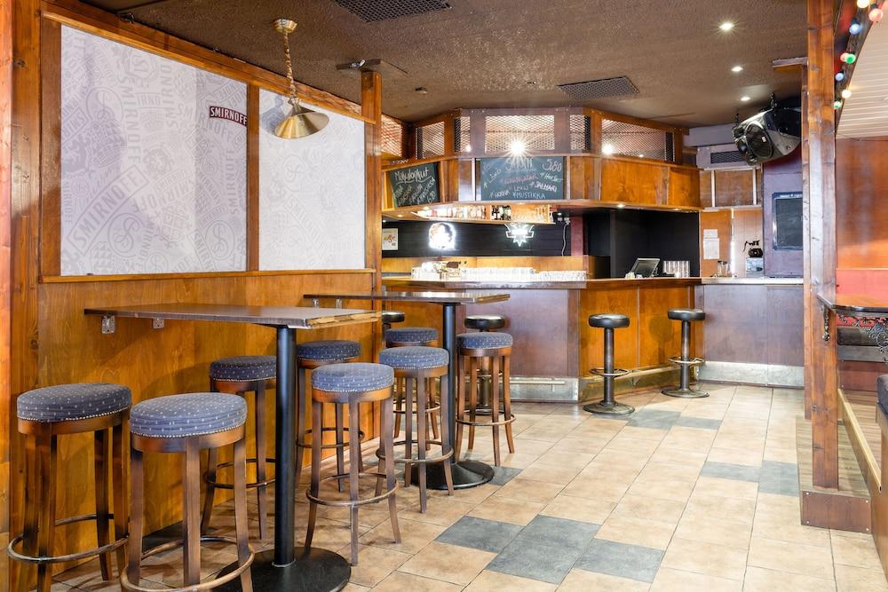 restaurant cafeteria