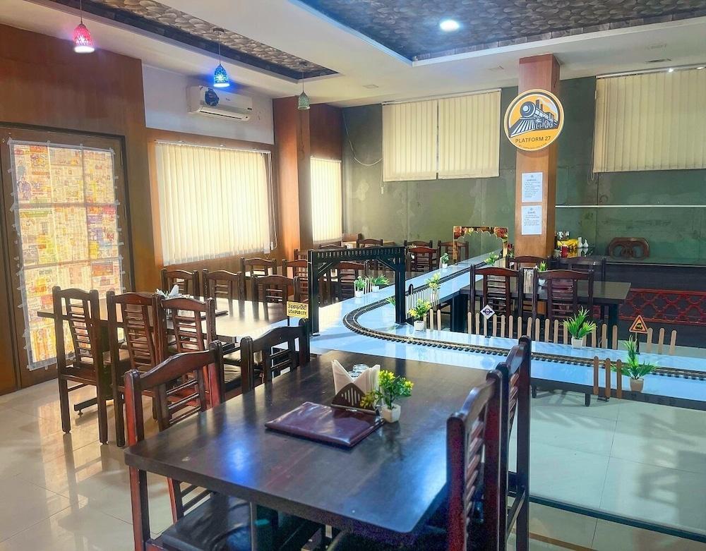 restaurant cafeteria