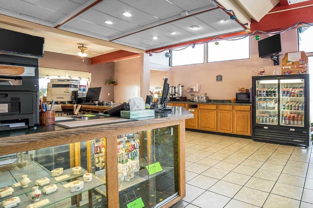restaurant cafeteria