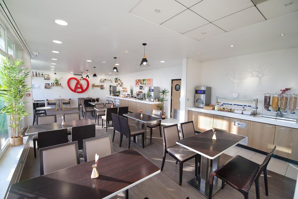 restaurant cafeteria