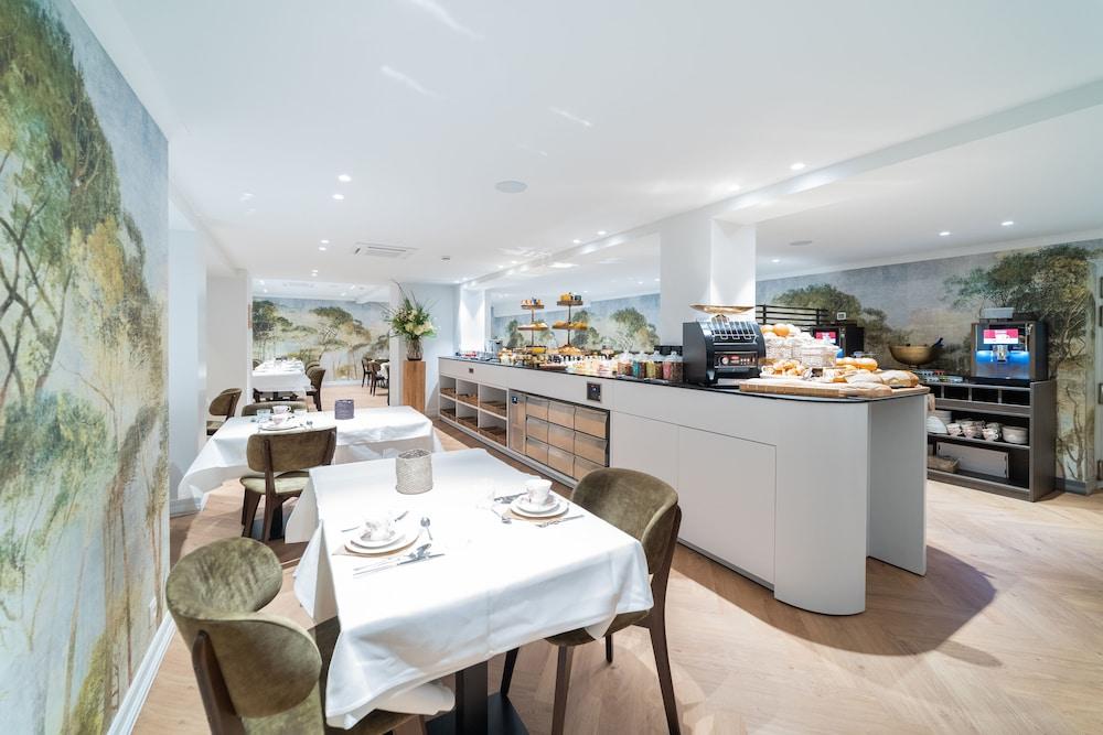 restaurant cafeteria