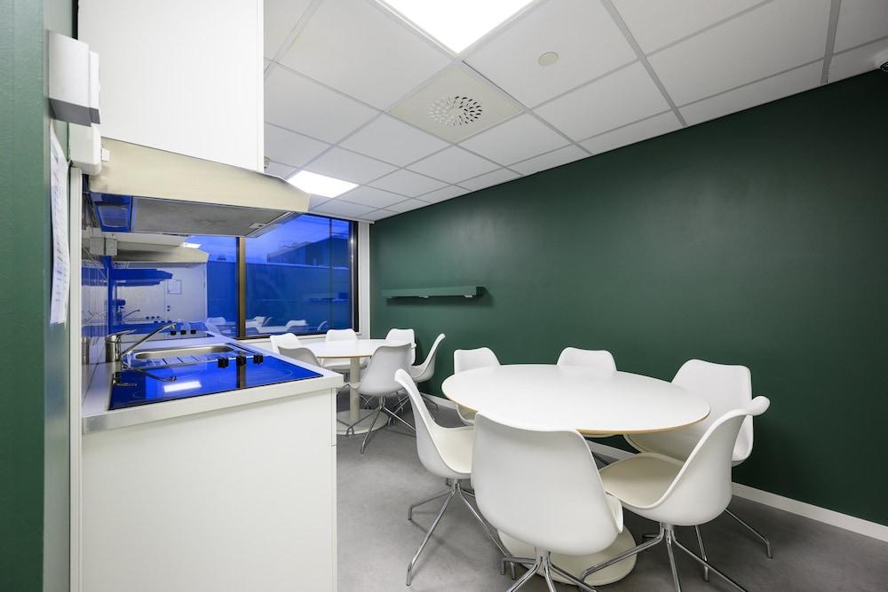 restaurant cafeteria