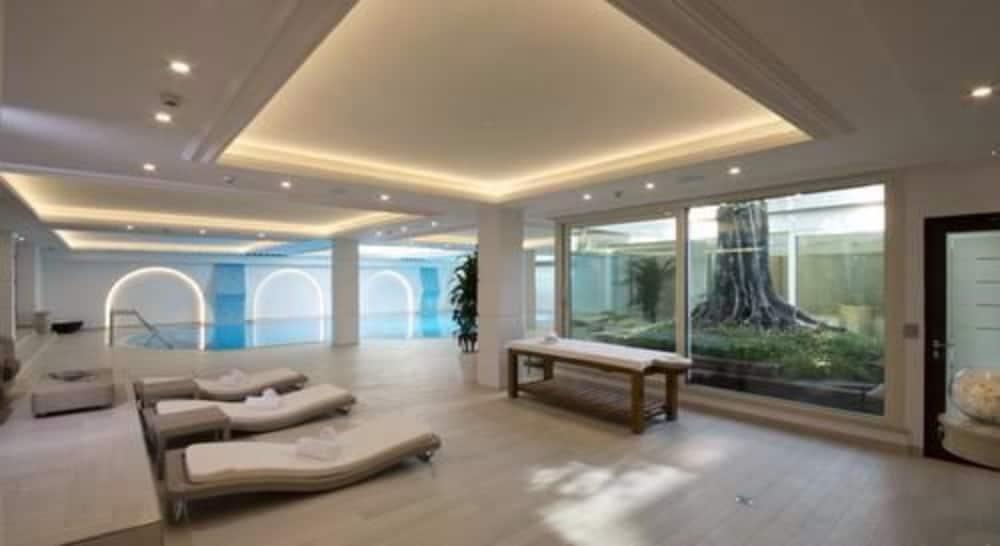 swimming pool spa