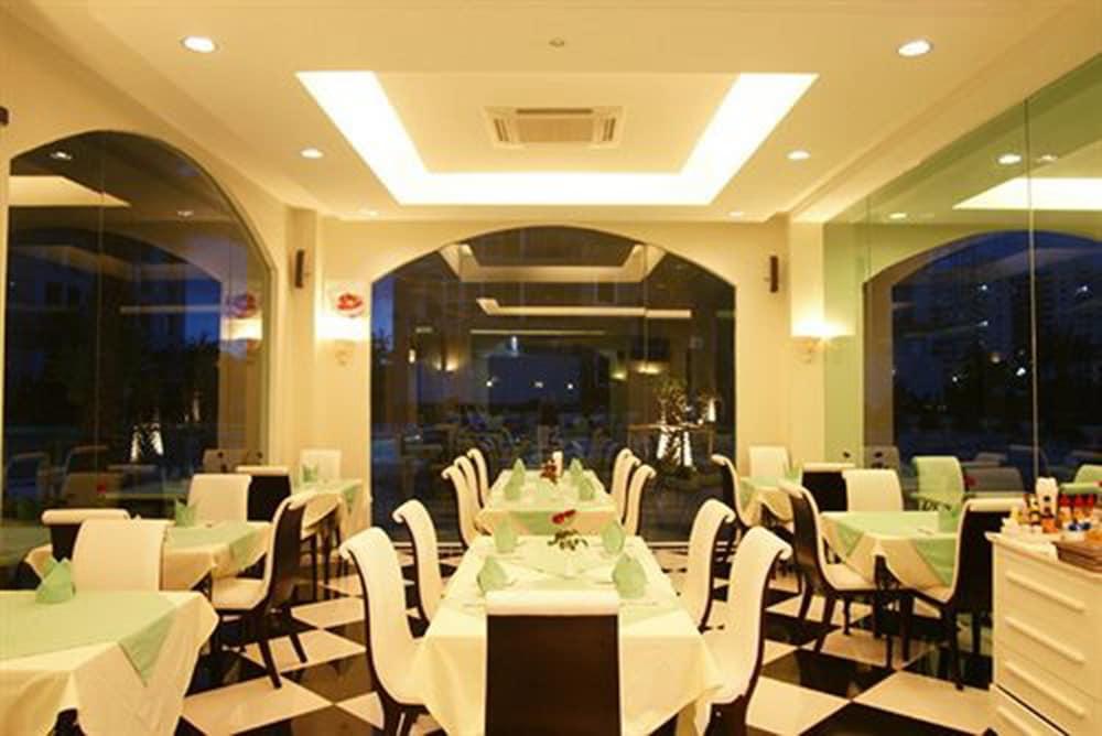 restaurant cafeteria