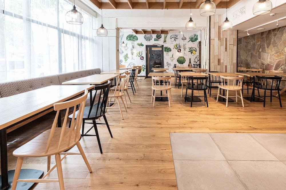 restaurant cafeteria