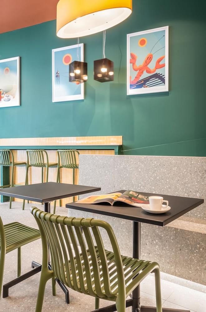 restaurant cafeteria