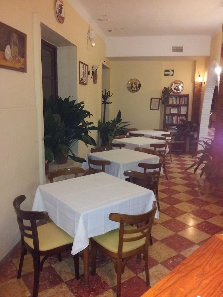 restaurant-cafeteria