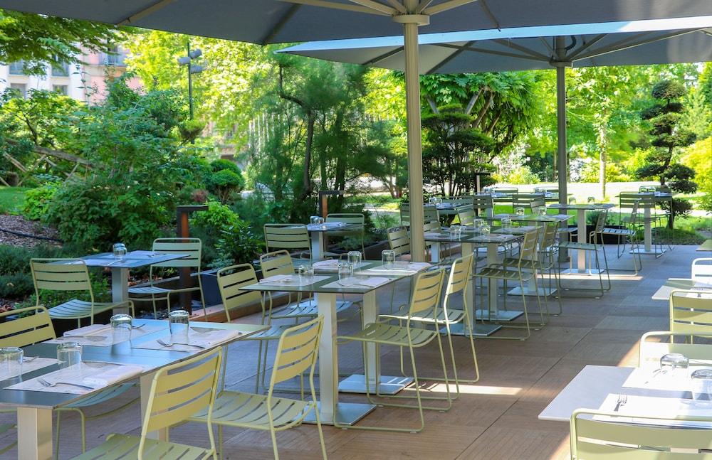 restaurant cafeteria