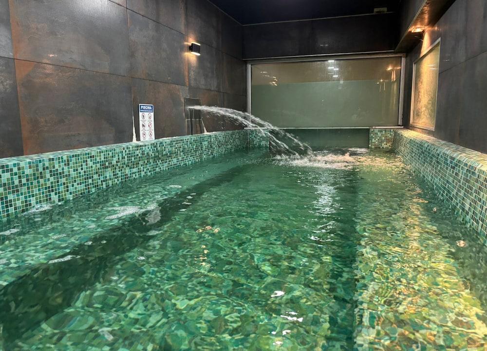 swimming pool spa