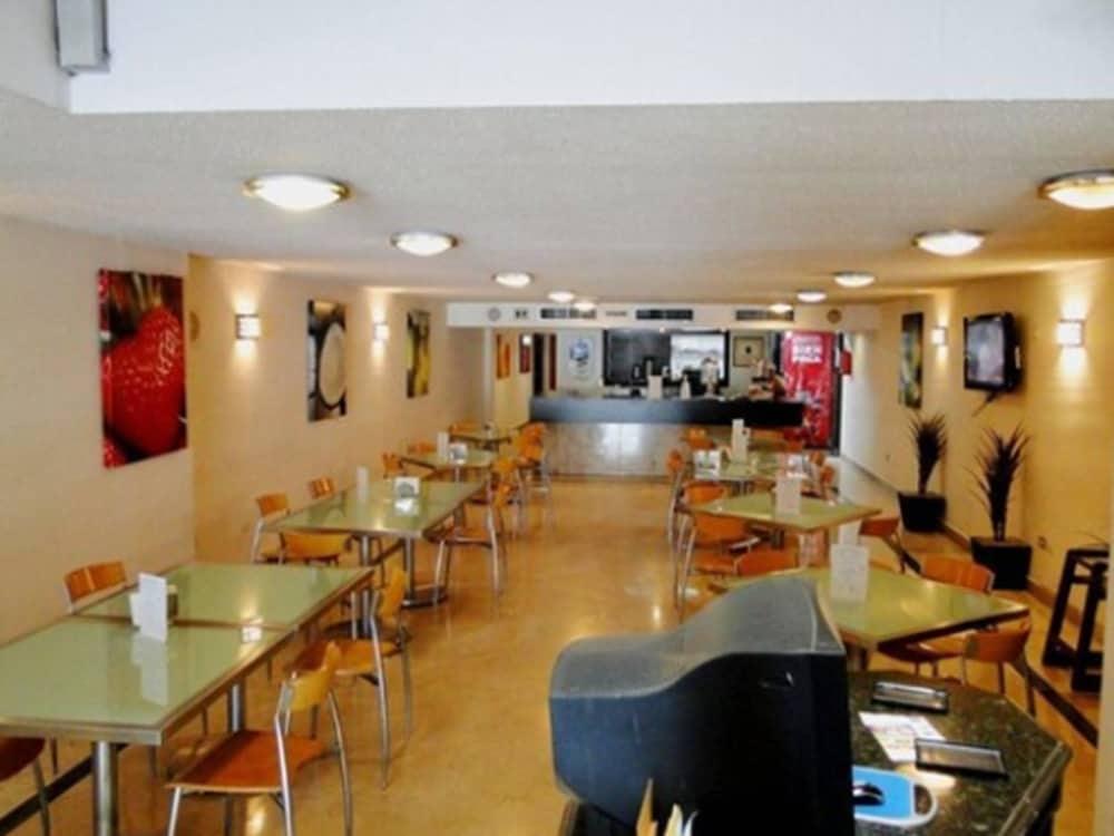 restaurant-cafeteria