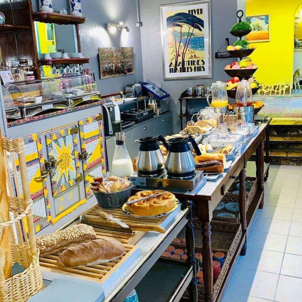 restaurant cafeteria