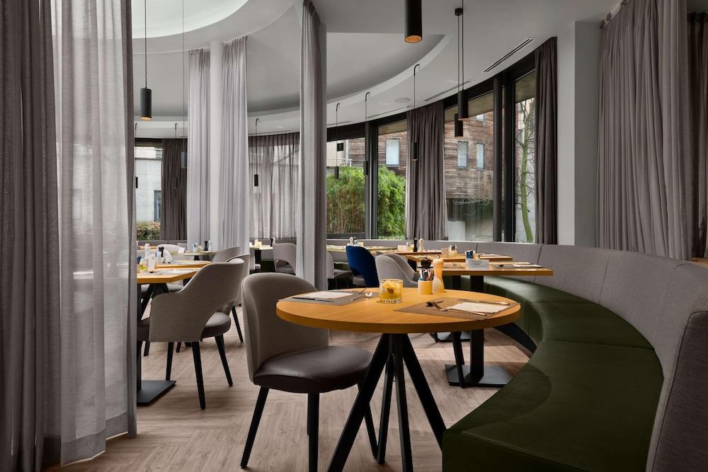 restaurant cafeteria