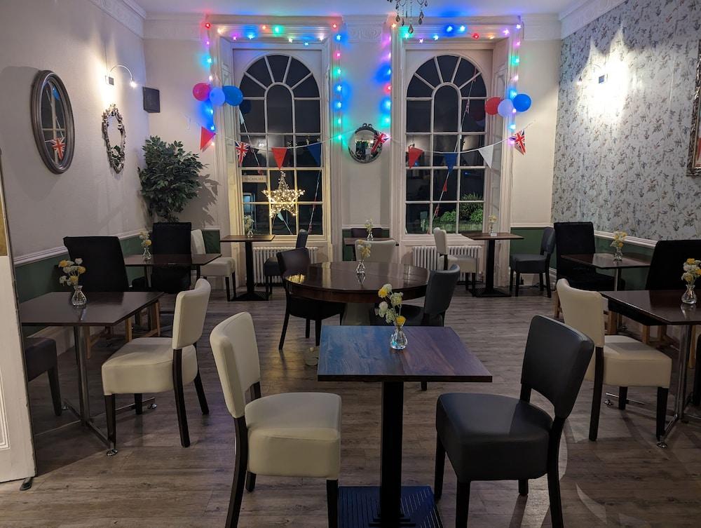 restaurant cafeteria