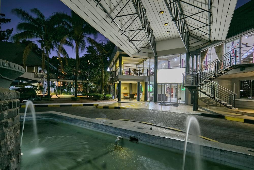 swimming pool spa