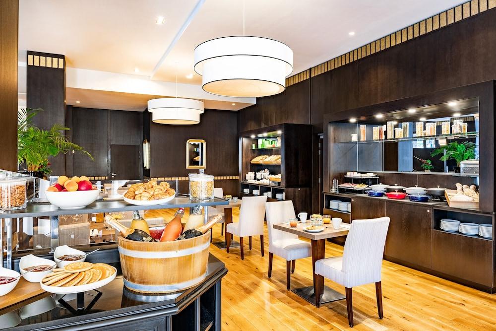 restaurant cafeteria