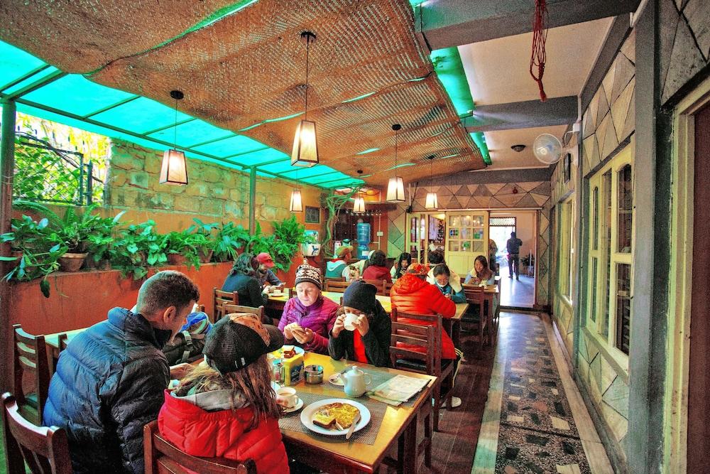 restaurant cafeteria