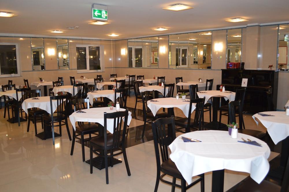 restaurant cafeteria