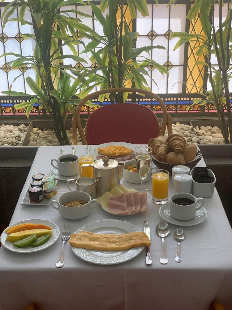 restaurant cafeteria