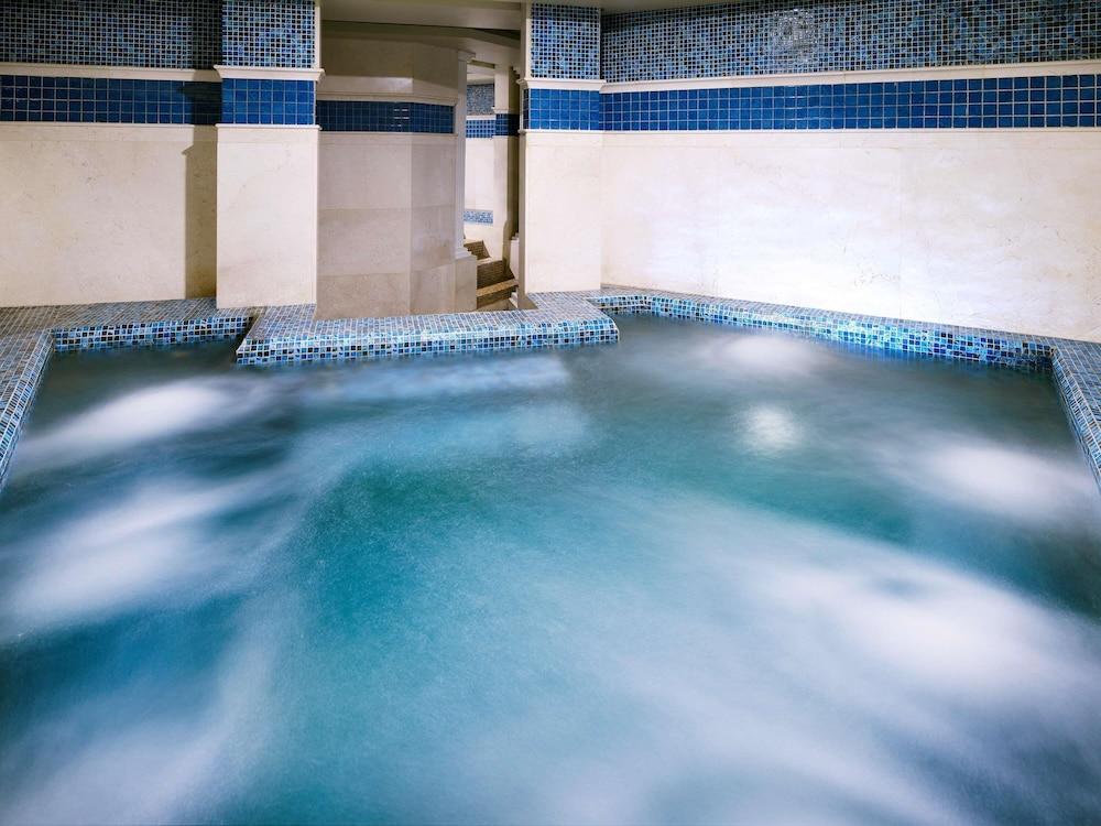 swimming pool spa