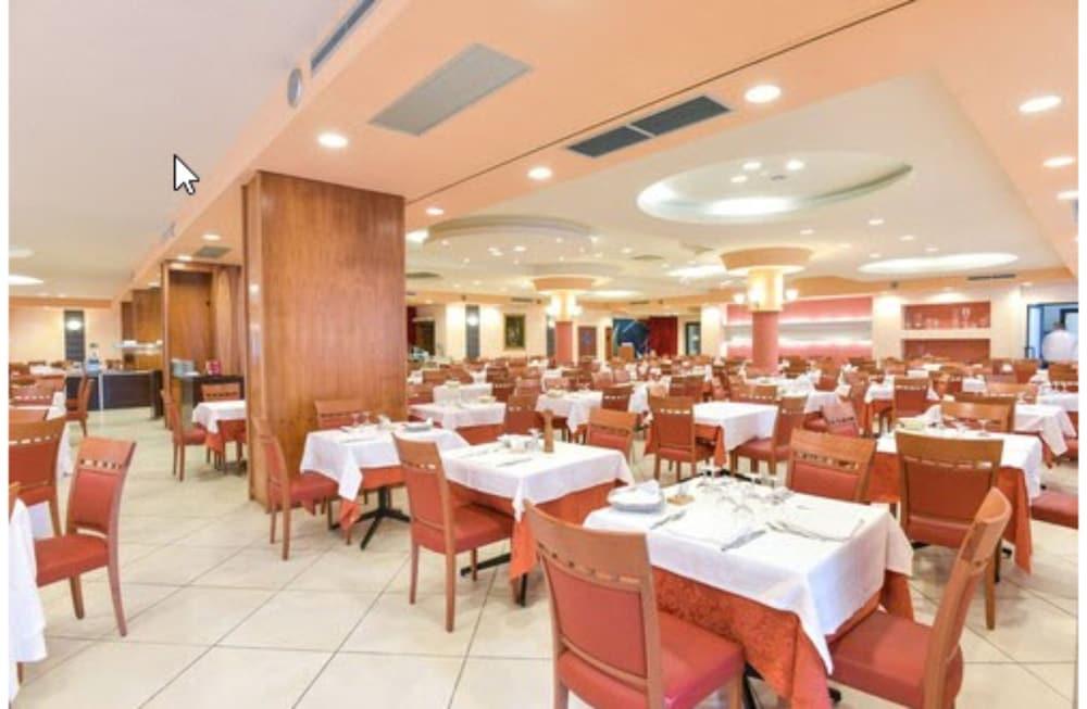 restaurant-cafeteria