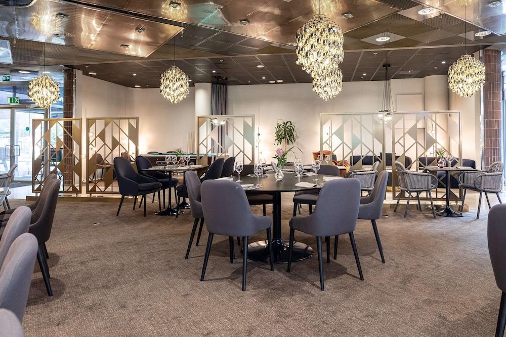 restaurant cafeteria