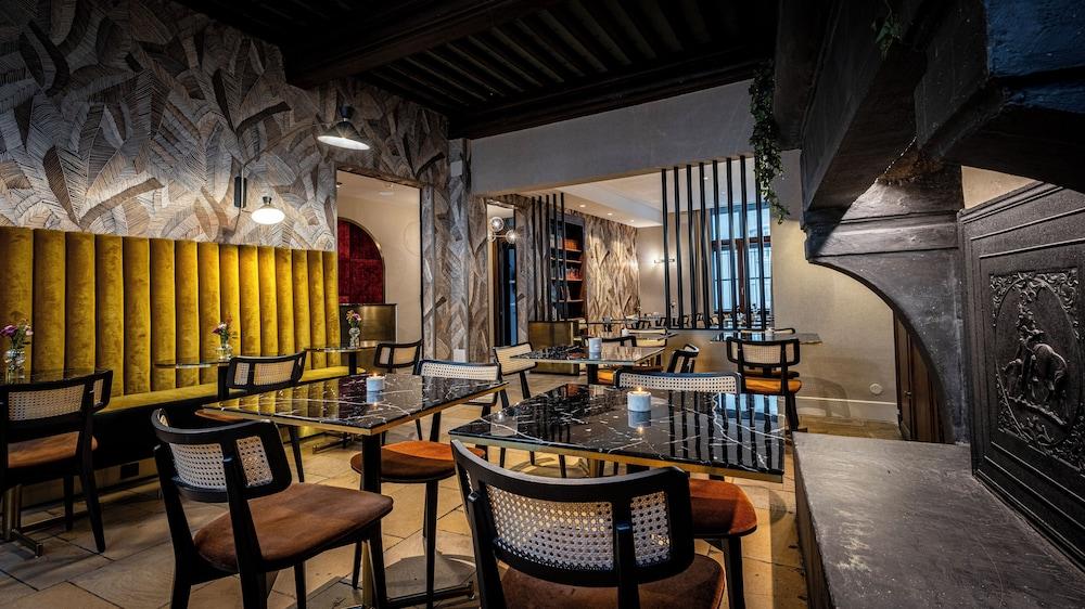 restaurant cafeteria