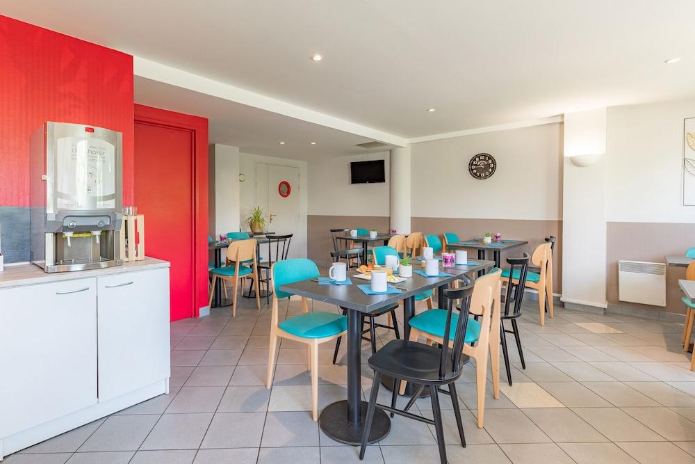 restaurant cafeteria