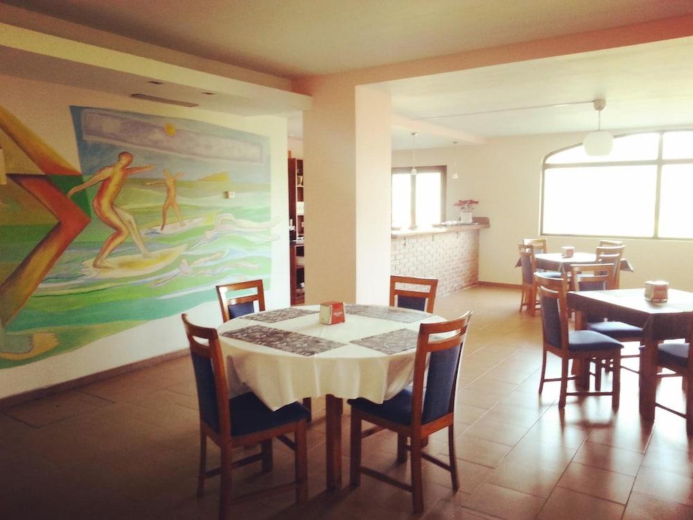 restaurant-cafeteria
