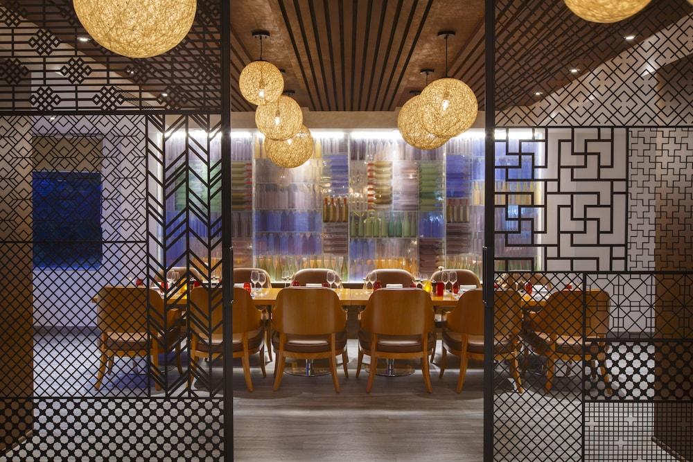 restaurant cafeteria