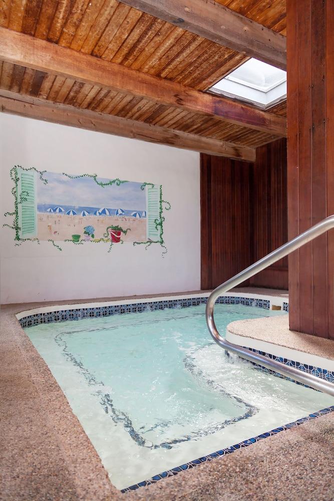swimming pool spa