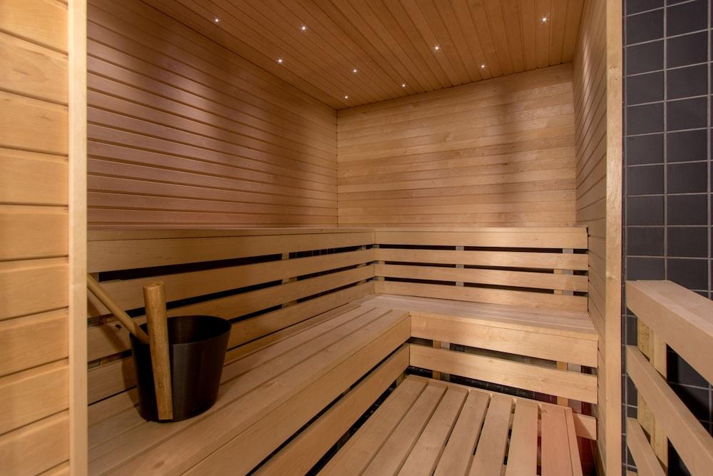 swimming pool spa
