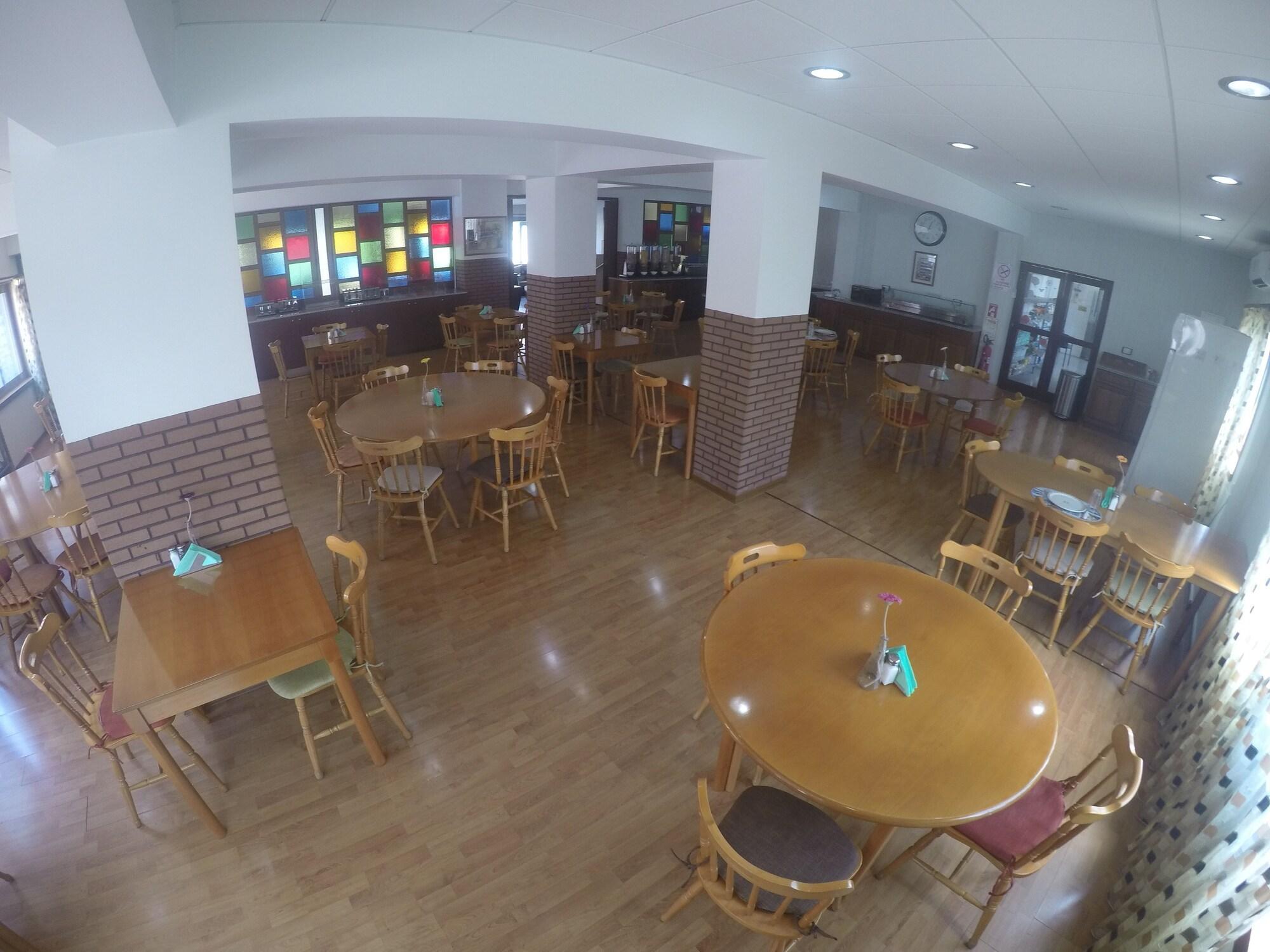 restaurant cafeteria