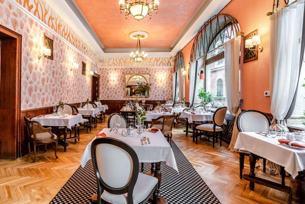 restaurant cafeteria