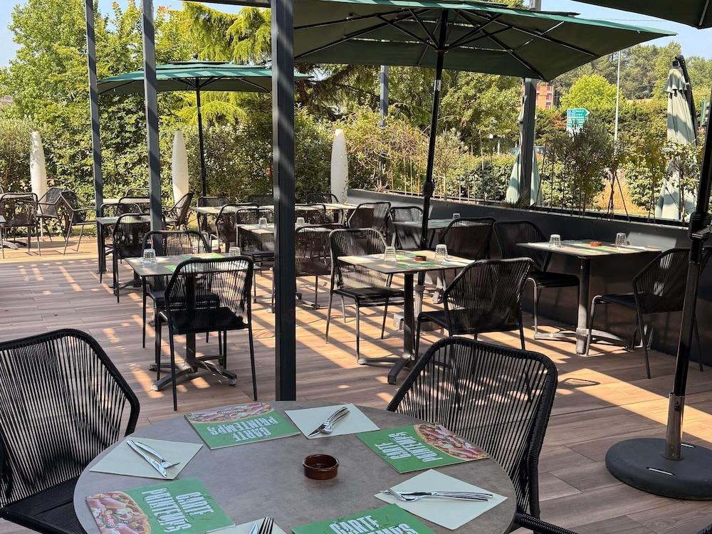restaurant cafeteria