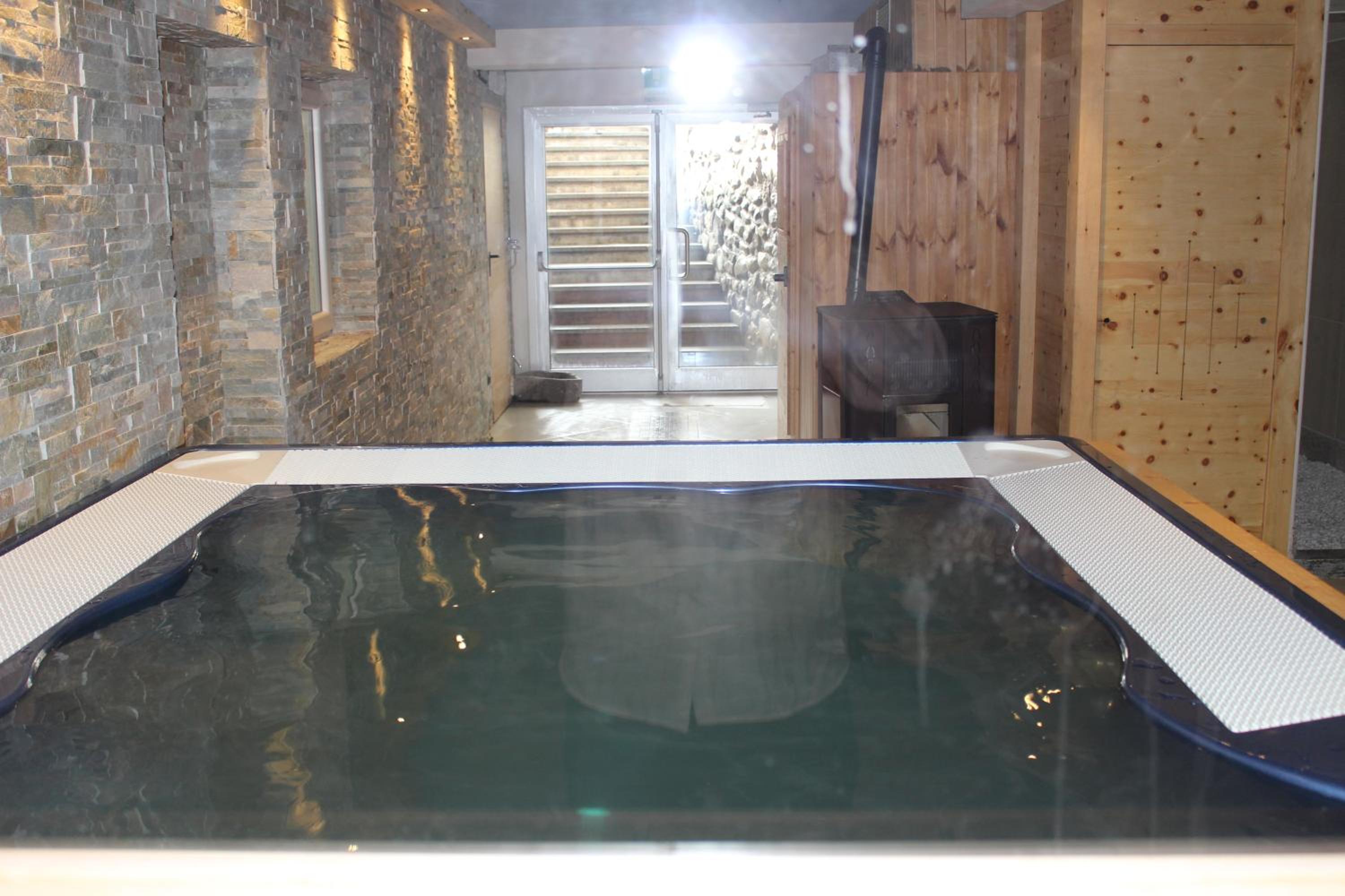 swimming pool spa