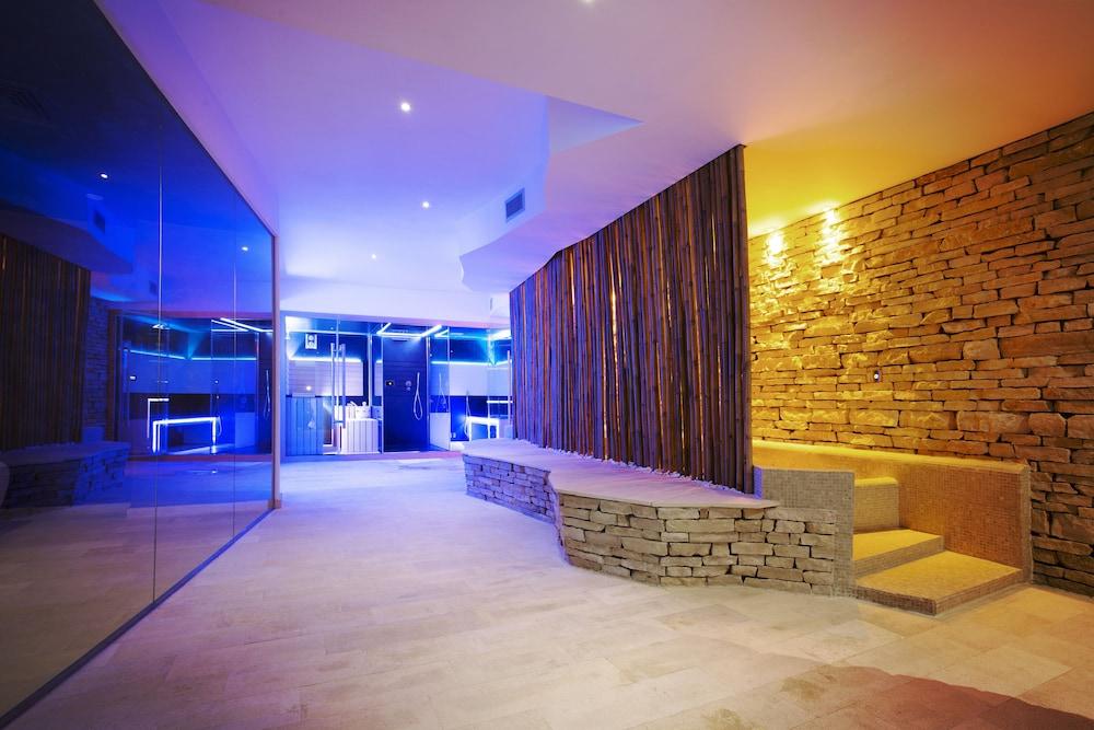 swimming pool spa