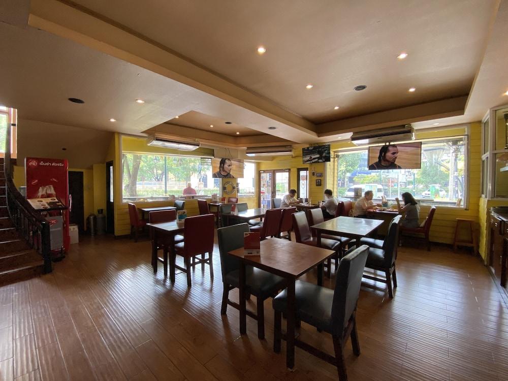 restaurant cafeteria