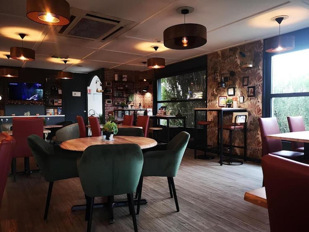 restaurant cafeteria