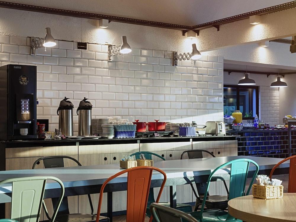 restaurant cafeteria