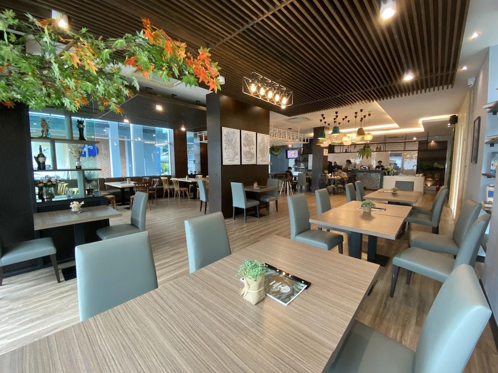 restaurant cafeteria