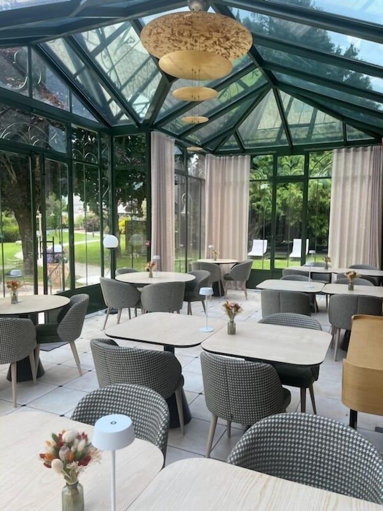 restaurant cafeteria