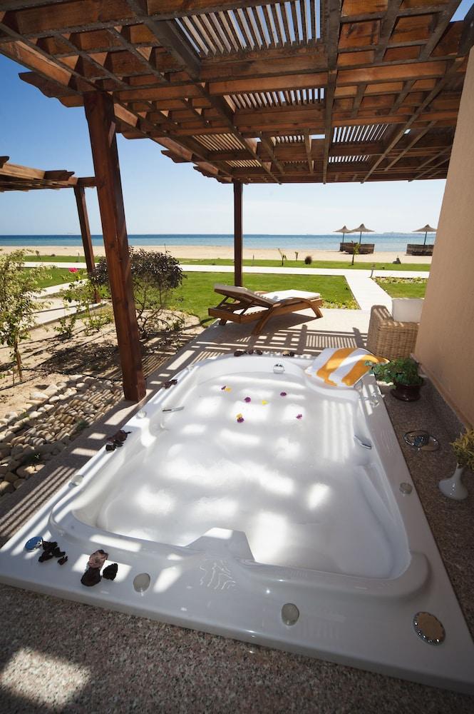 swimming pool spa