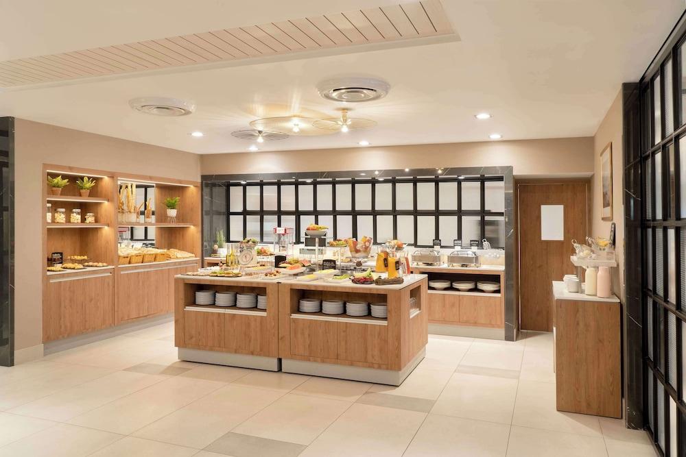 restaurant cafeteria