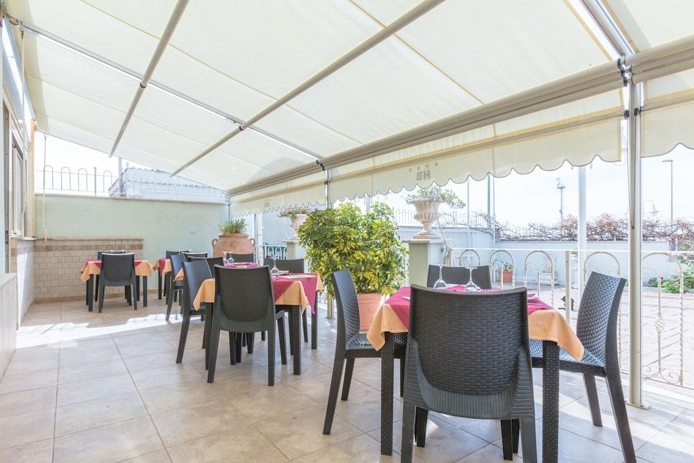 restaurant-cafeteria
